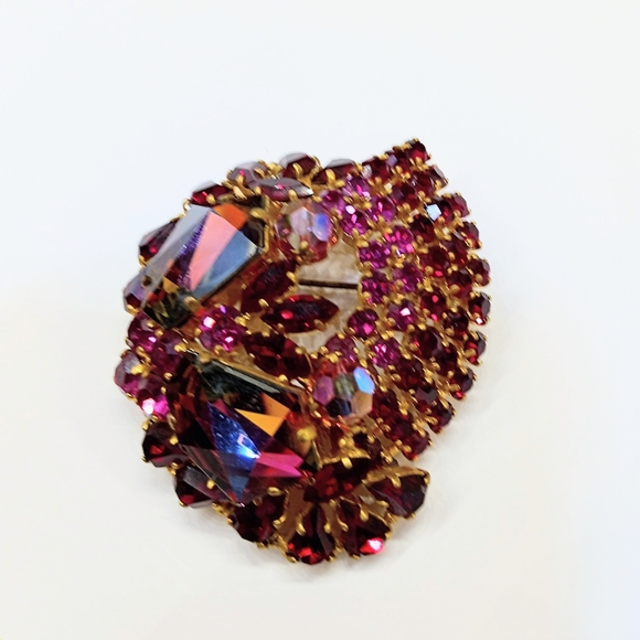 Jewelry - Vintage Eye Popping Heliotrope Rhinestone Brooch